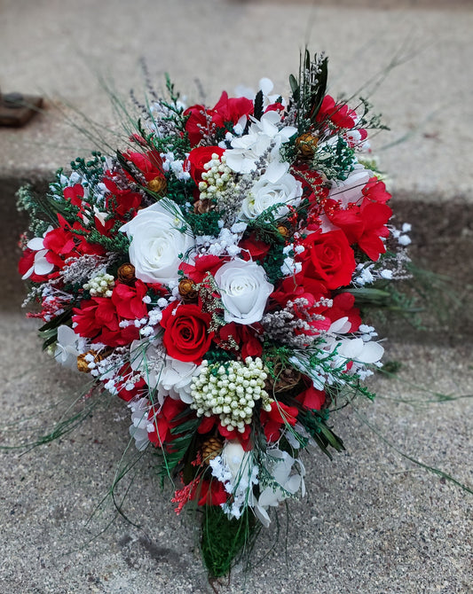 Preserved Flower Heart Arrangement